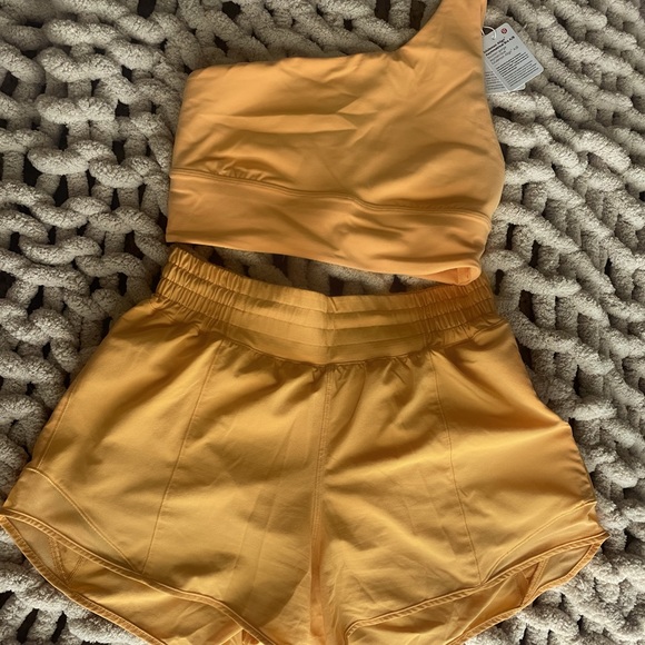 MATCHING SET Lululemon Mango Dream Hotty Hot HR Shorts & BNWT Asymmetrical Bra - Picture 3 of 5